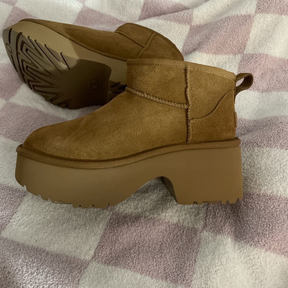 UGG Mini New Heights